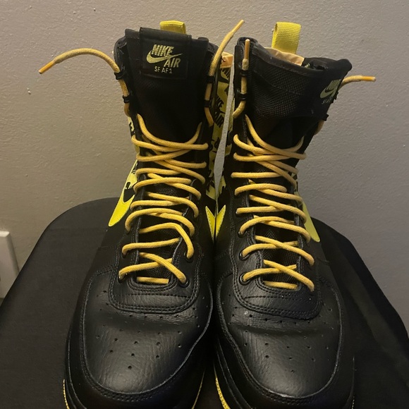 Boots - Picture 2 of 4